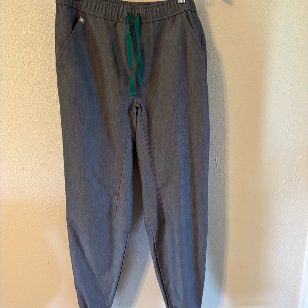 Figs Gray Jogger Sweatpants with Elastic Waistband - Picture 5 of 6